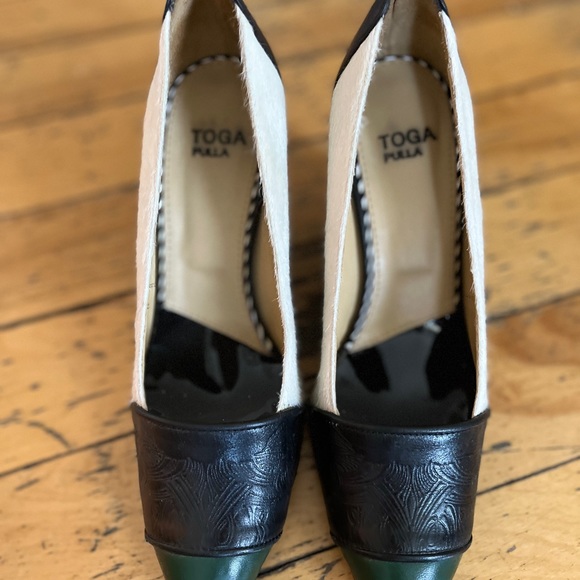 Toga Pulla fur and embossed leather heels with metal buckle details - Picture 2 of 8